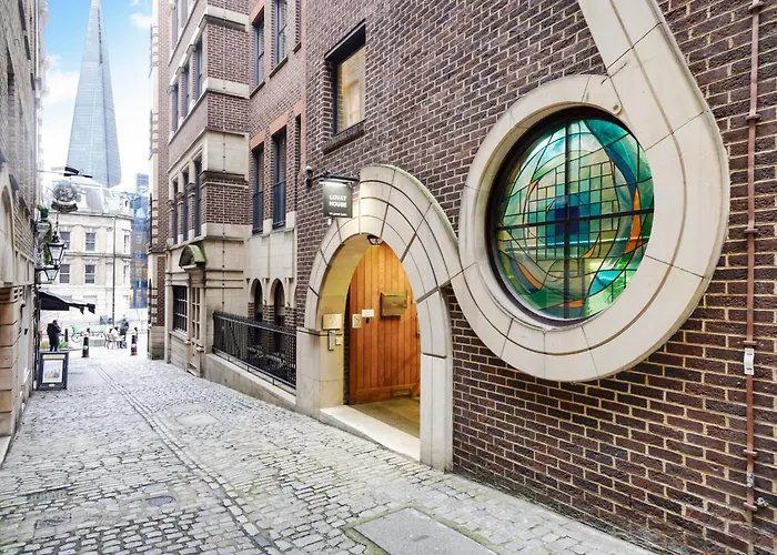 Monument Serviced Apartments By Lovelystay London